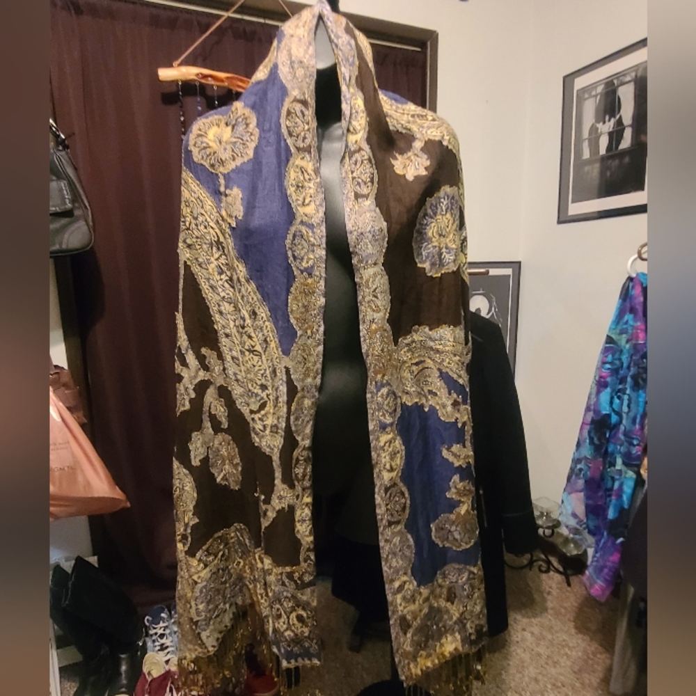 🐰Elegant Blue and Brown Paisley Scarf
